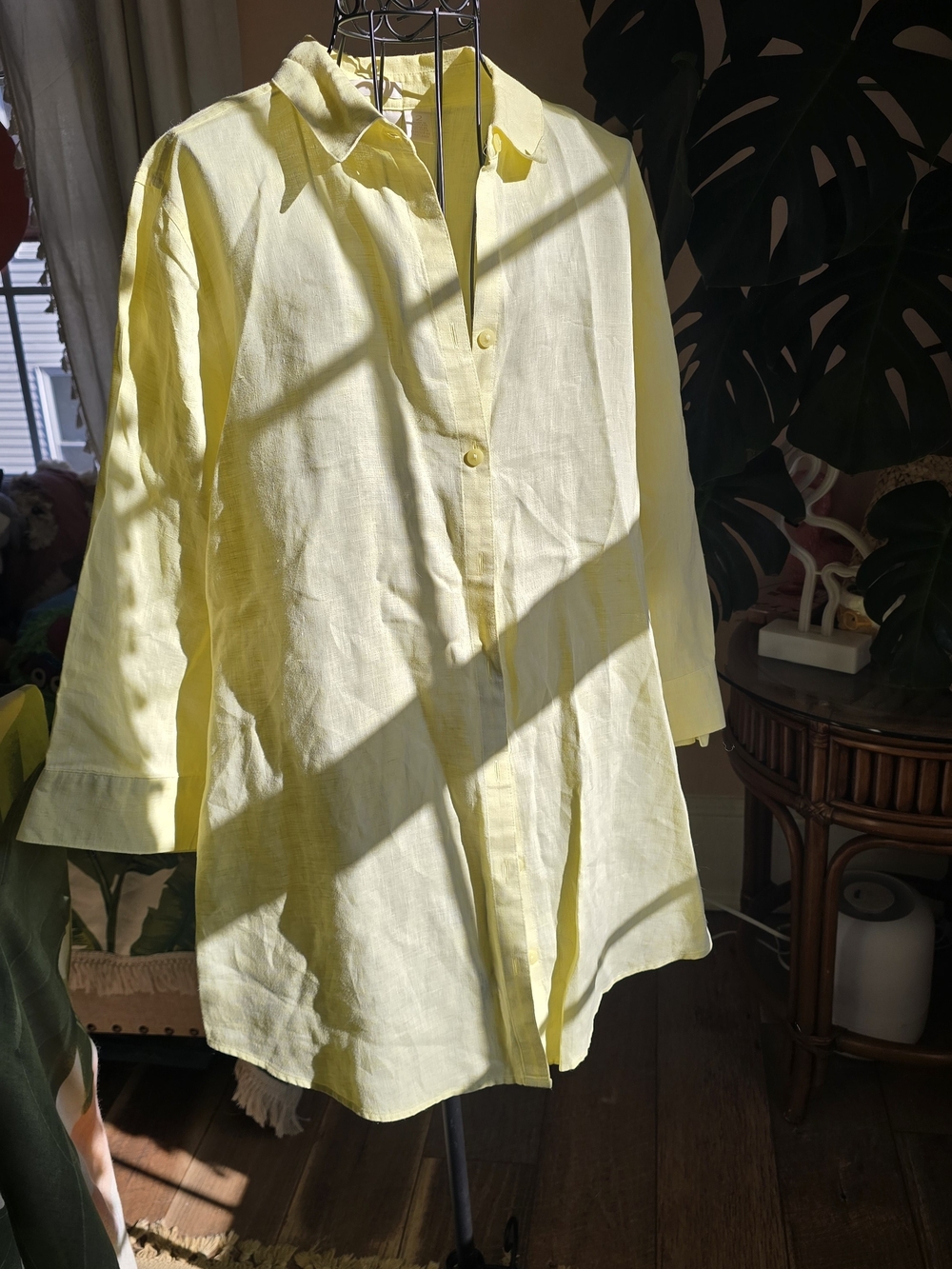 Chico's Pale Yellow Button-Front Tunic Shirt
